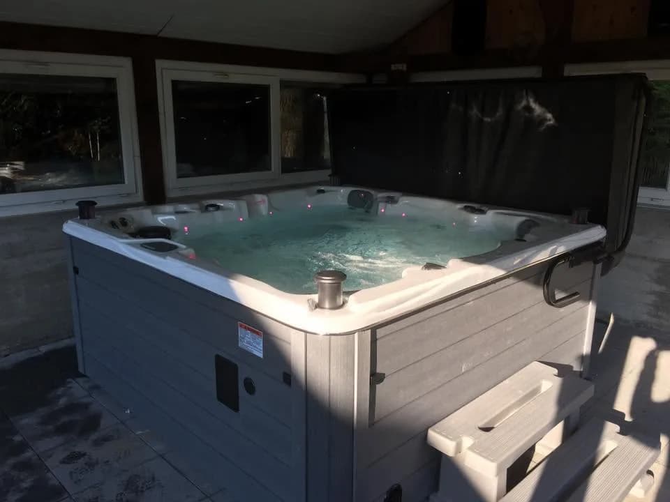Installation d'un spa Vancouver Full option à Emlingen, autre vue du chantier
