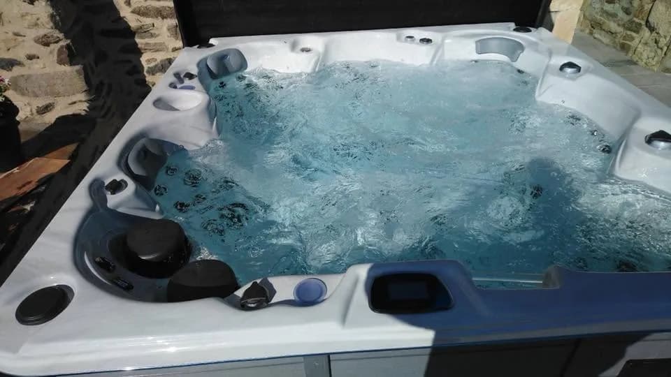 Installation d'un spa Vancouver Full option en Aveyron, autre vue du chantier