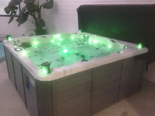 Installation d'un spa Vancouver Full option en Dordogne, autre vue du chantier