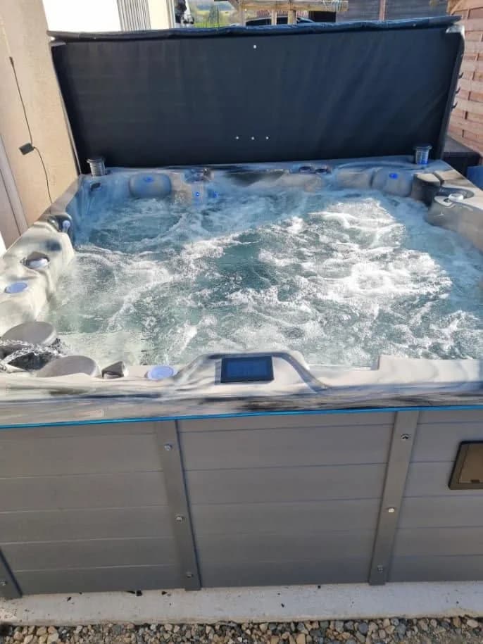 Installation d'un spa Vancouver Full option en Haute-Saône, autre vue du chantier
