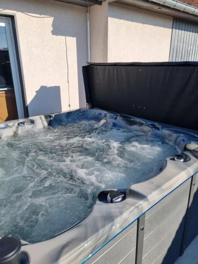 Installation d'un spa Vancouver Full option en Haute-Saône, autre vue du chantier