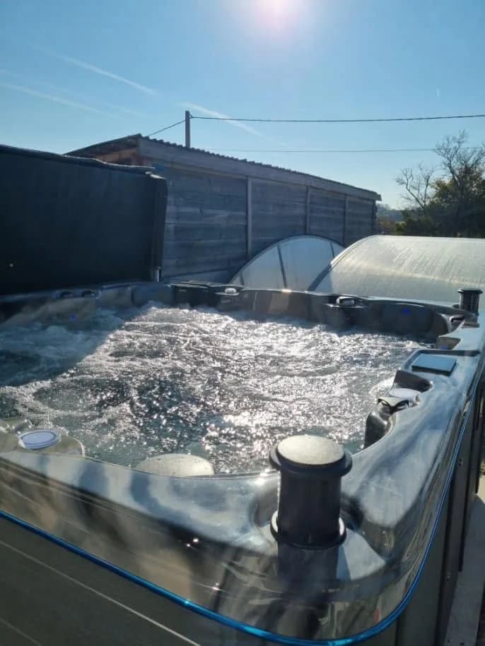 Installation d'un spa Vancouver Full option en Haute-Saône, autre vue du chantier