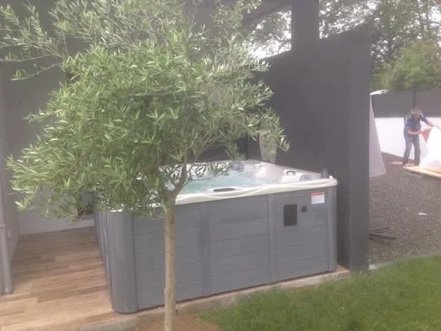 Installation d'un spa Vancouver Full option en Loire-Atlantique, autre vue du chantier