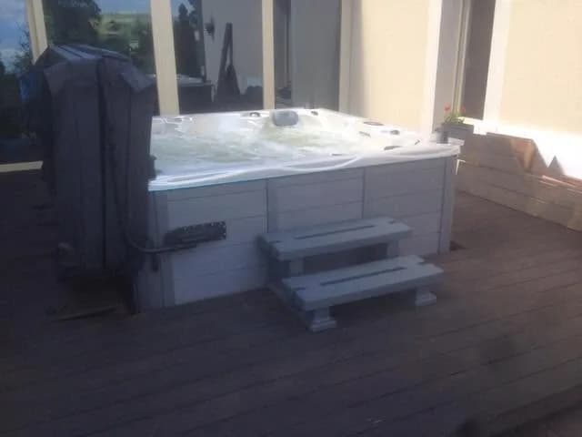 Installation d'un spa Vancouver Full option en Meurthe-et-Moselle, autre vue du chantier