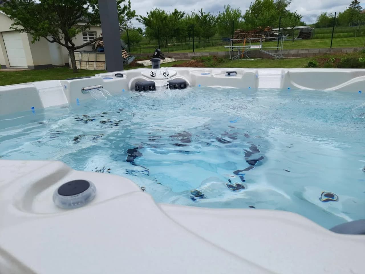 Installation d'un spa Vancouver Full option en Moselle, autre vue du chantier