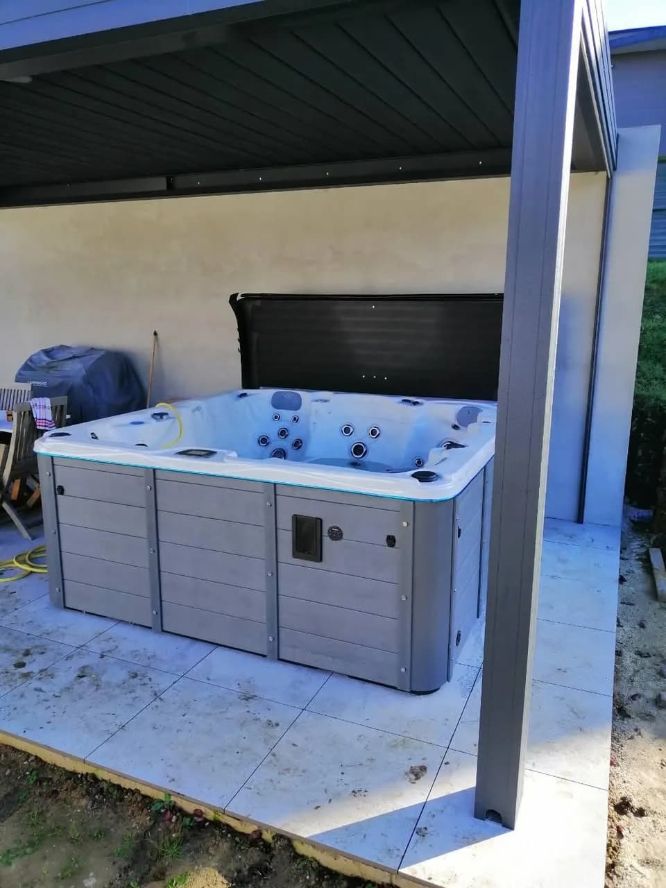 Installation d'un spa Vancouver Full option à Épinal, autre vue du chantier