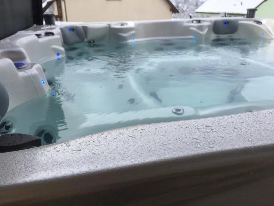 Installation d'un spa Vancouver Full option à Essert, autre vue du chantier