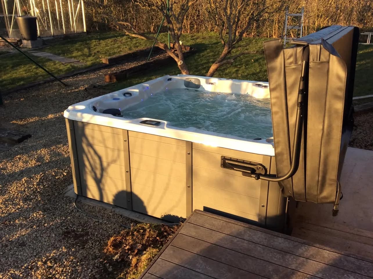 Installation d'un spa Vancouver Full option à Feschaux, autre vue du chantier