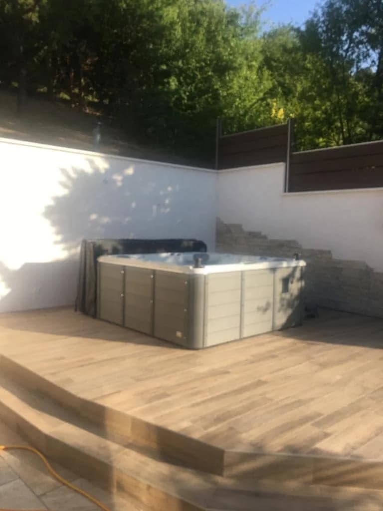 Installation d'un spa Vancouver Full option à Froges, autre vue du chantier
