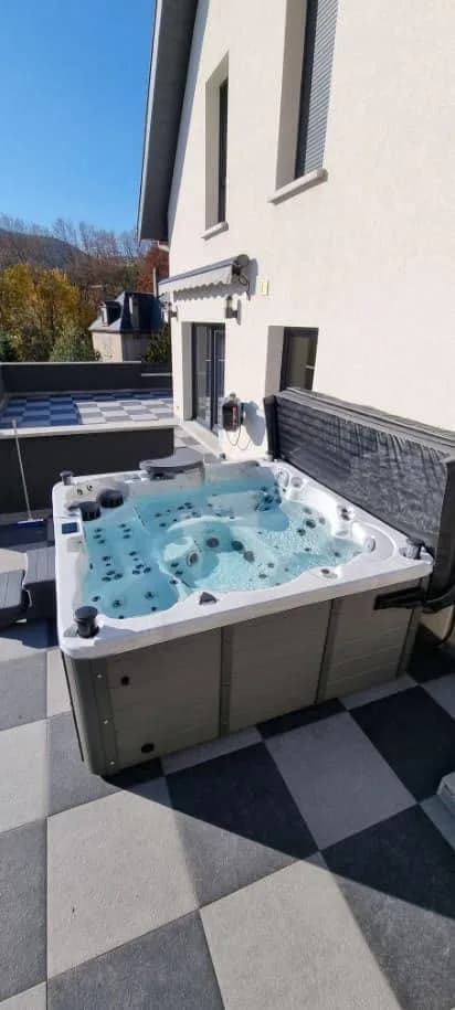 Installation d'un spa Vancouver Full option à Guebwiller, autre vue du chantier