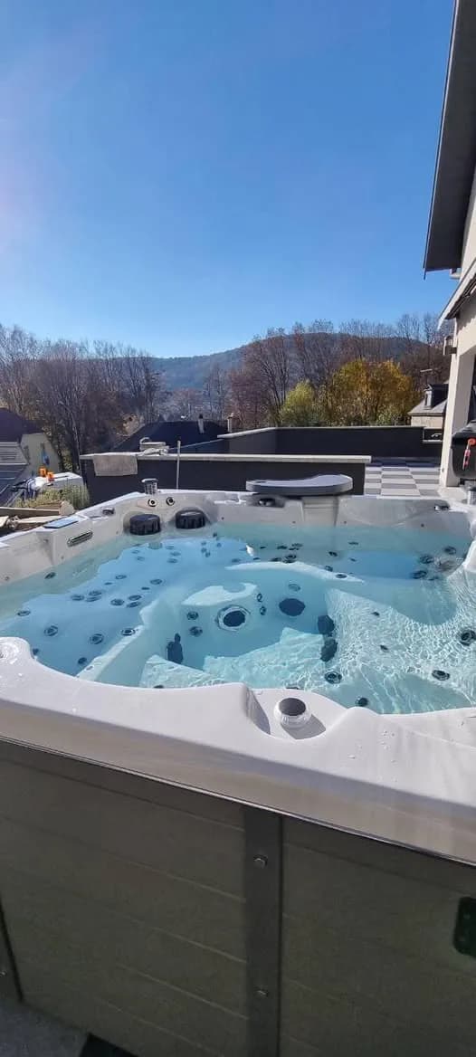 Installation d'un spa Vancouver Full option à Guebwiller, autre vue du chantier