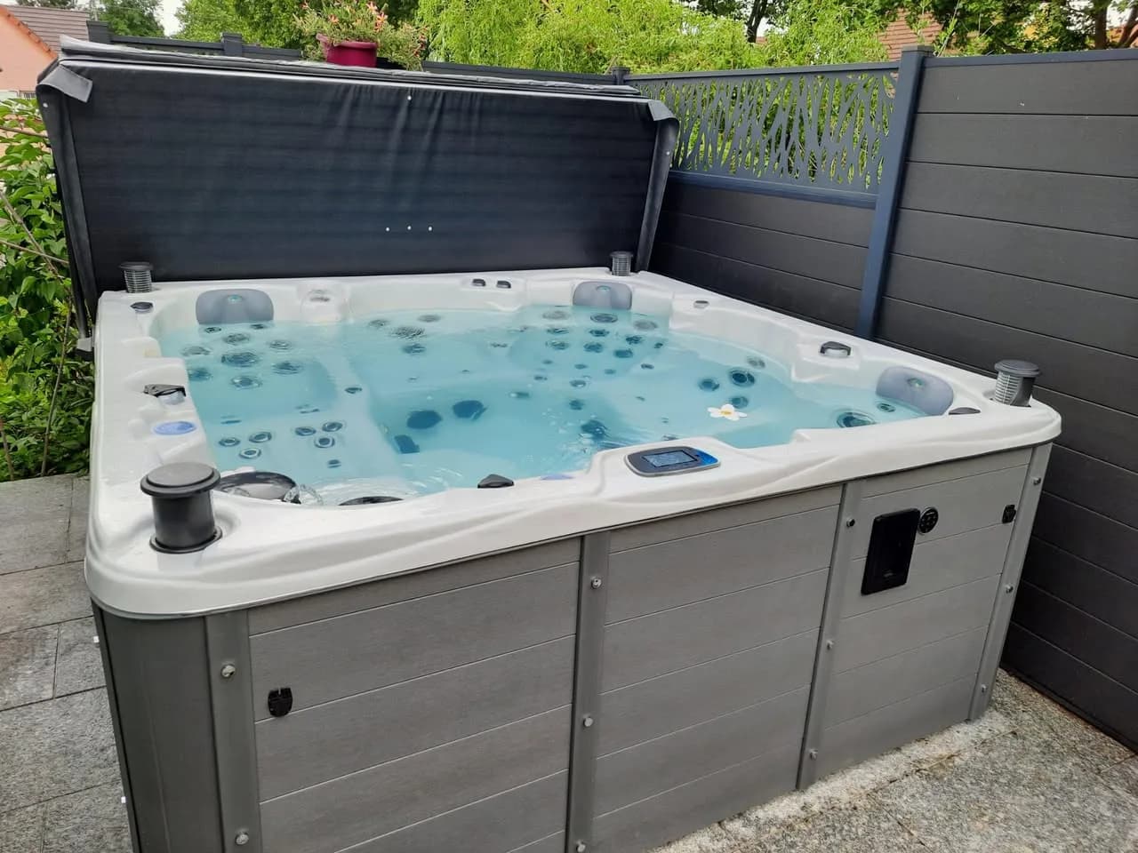 Installation d'un spa Vancouver Full option à Habsheim, autre vue du chantier