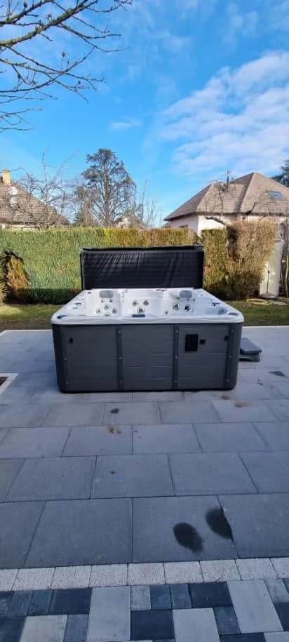 Installation d'un spa Vancouver Full option à Illzach, autre vue du chantier