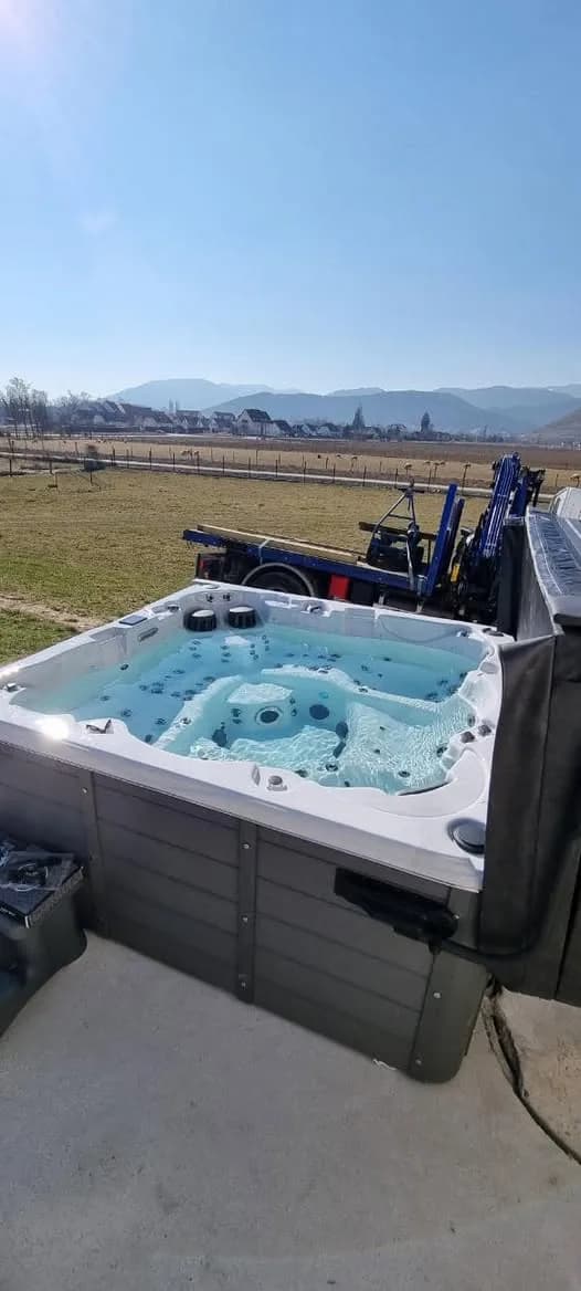Installation d'un spa Vancouver Full option à Issenheim, avec vue sur les montagnes