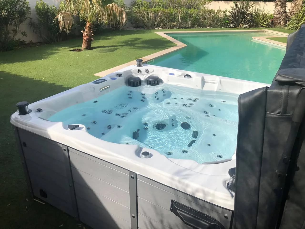 Installation d'un spa Vancouver Full option à Istres, autre vue du chantier