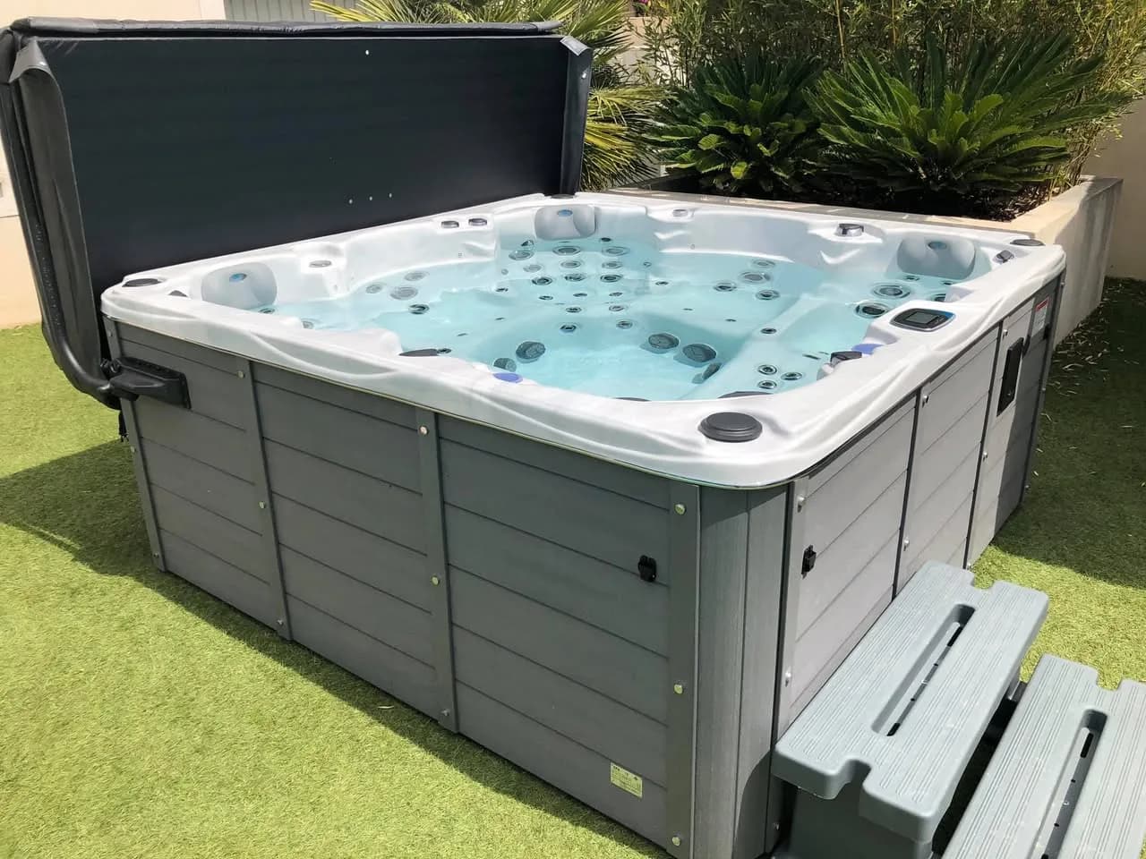 Installation d'un spa Vancouver Full option à Istres, autre vue du chantier