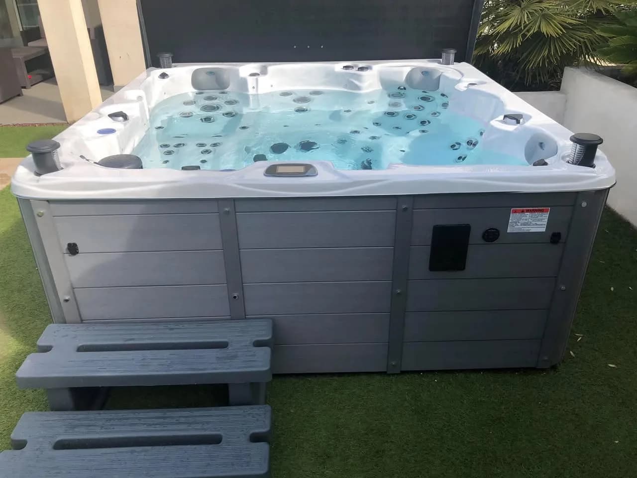 Installation d'un spa Vancouver Full option à Istres, autre vue du chantier