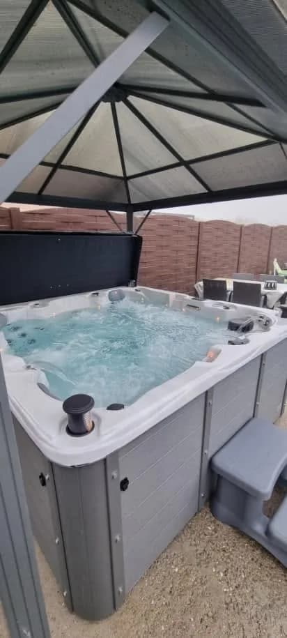 Installation d'un spa Vancouver Full option à Jeandelaincourt, autre vue du chantier