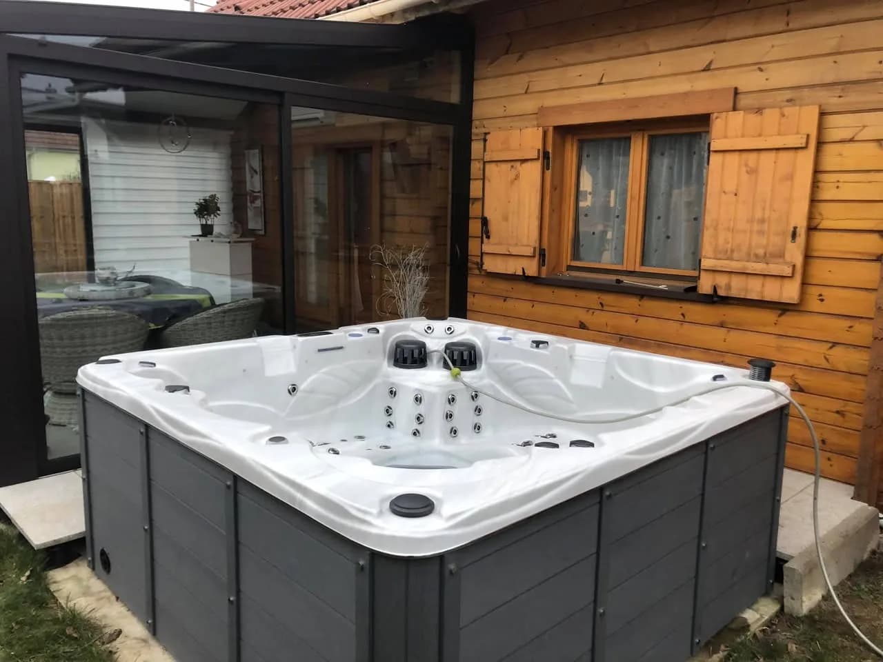 Installation d'un spa Vancouver Full option à Kingersheim, autre vue du chantier