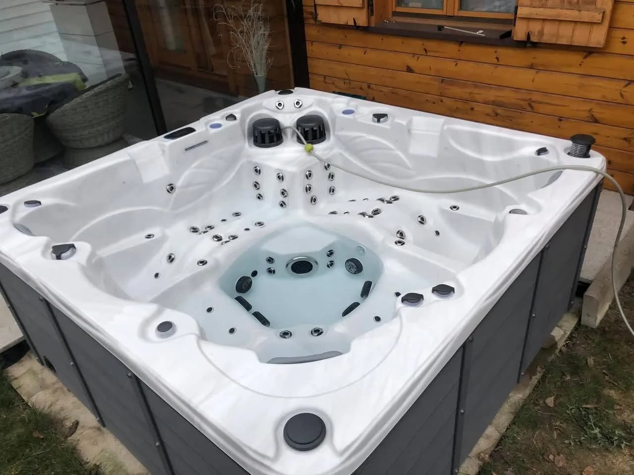 Installation d'un spa Vancouver Full option à Kingersheim, autre vue du chantier
