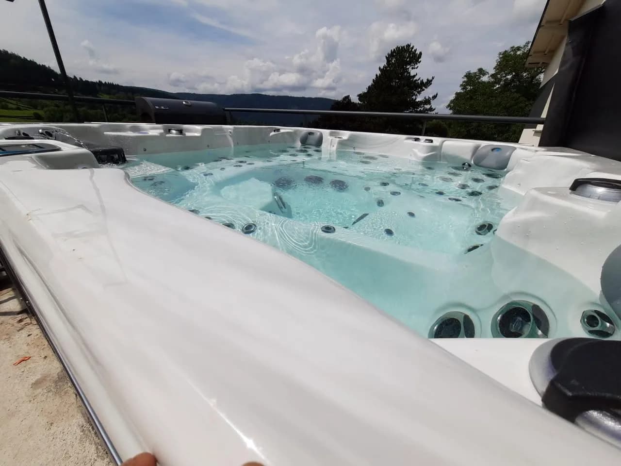 Installation d'un spa Vancouver Full option à Le Rupt, autre vue du chantier
