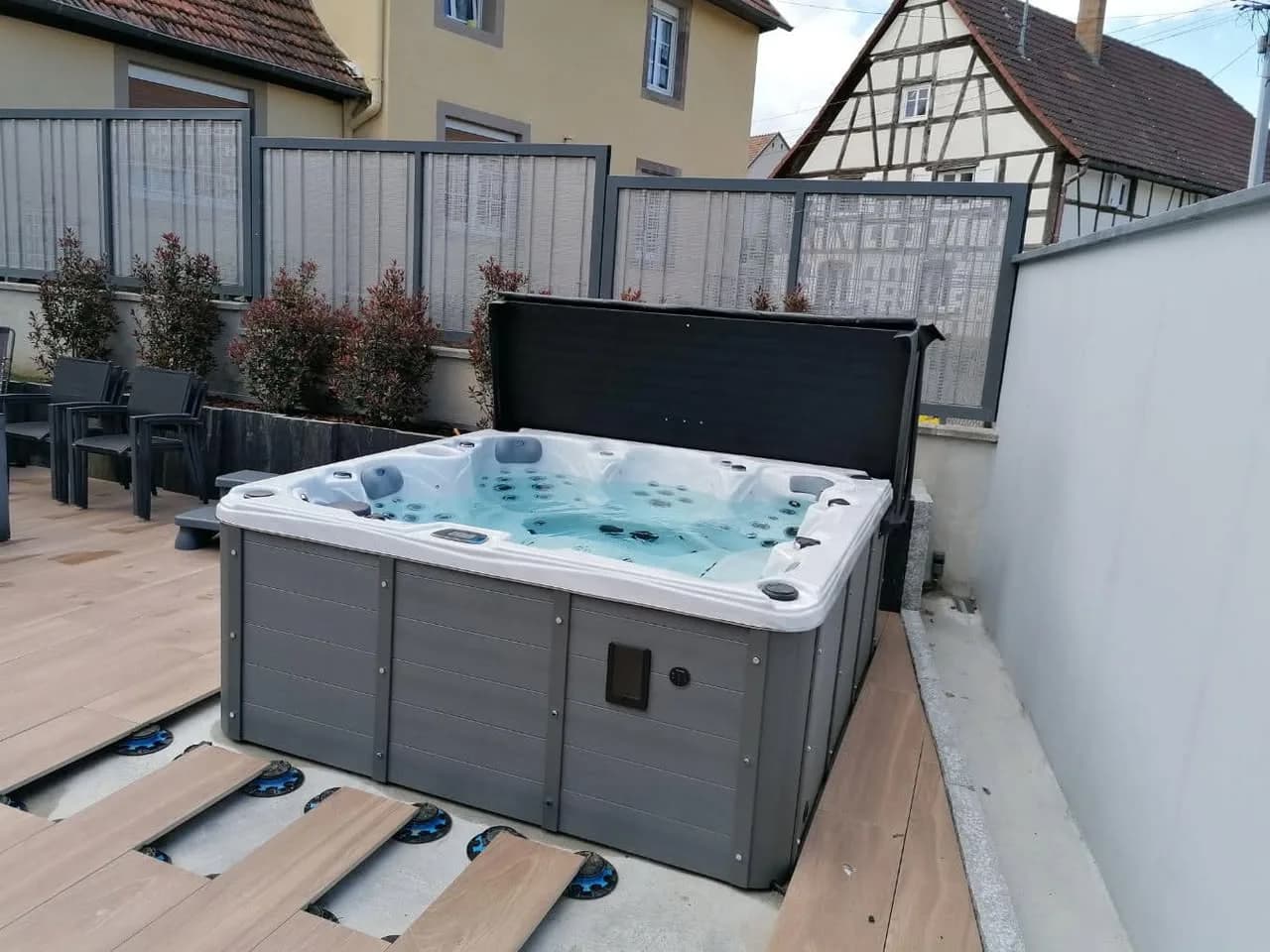 Installation d'un spa Vancouver Full option à Lupstein, autre vue du chantier