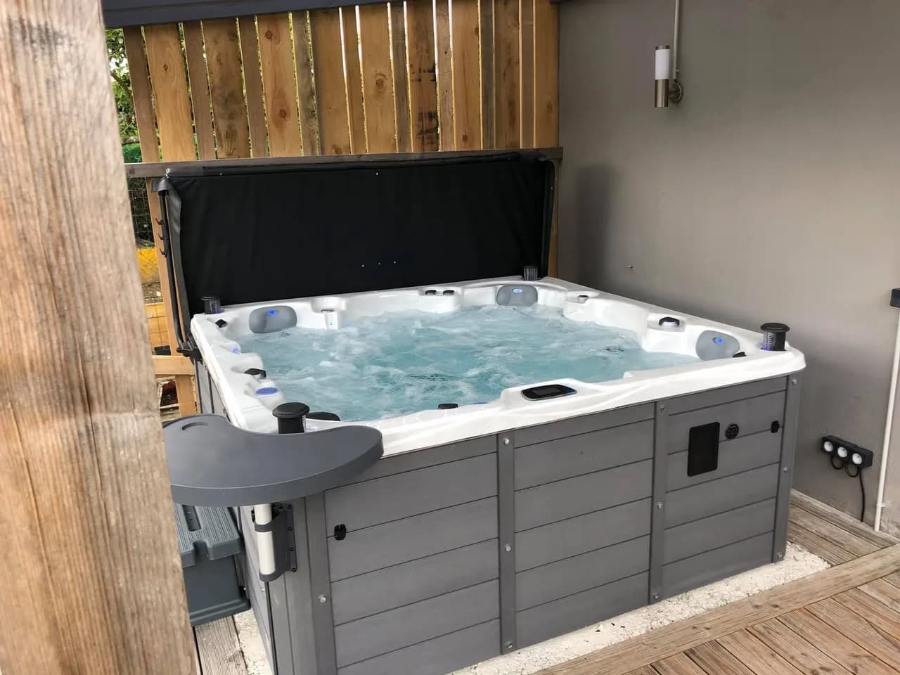 Installation d'un spa Vancouver Full option à Lutterbach, autre vue du chantier