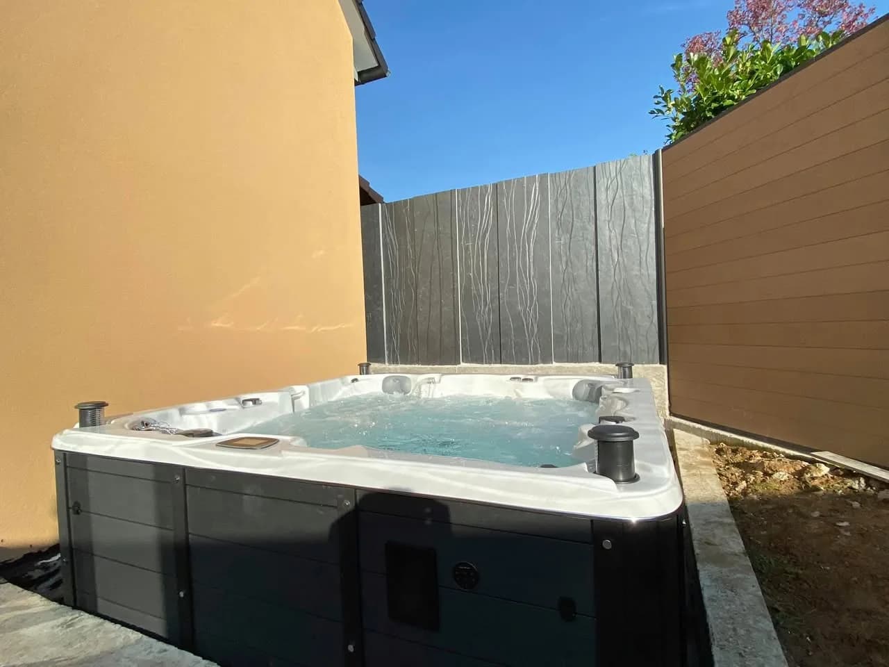 Installation d'un spa Vancouver Full option à Mothern, autre vue du chantier