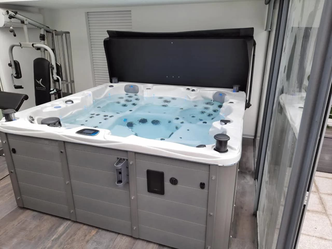 Installation d'un spa Vancouver Full option à Mulhouse, autre vue du chantier