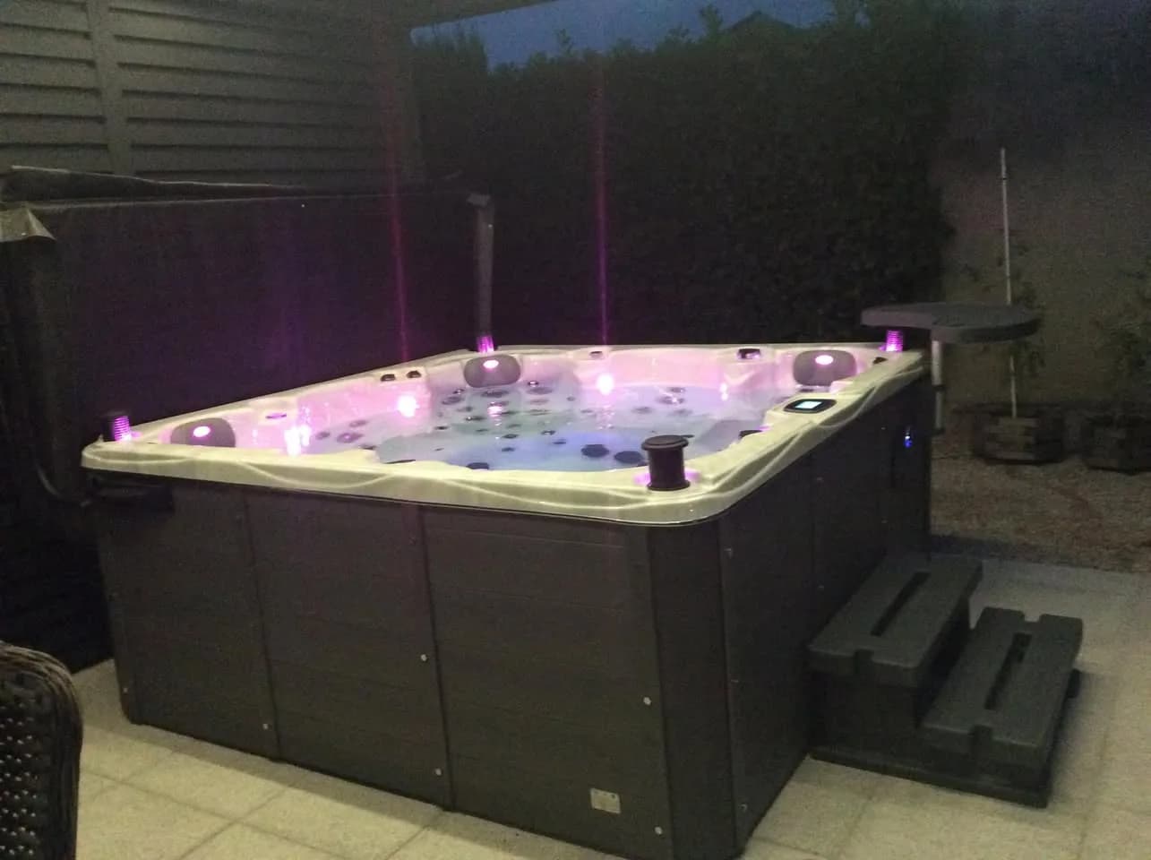 Installation d'un spa Vancouver Full option à Pau, autre vue du chantier