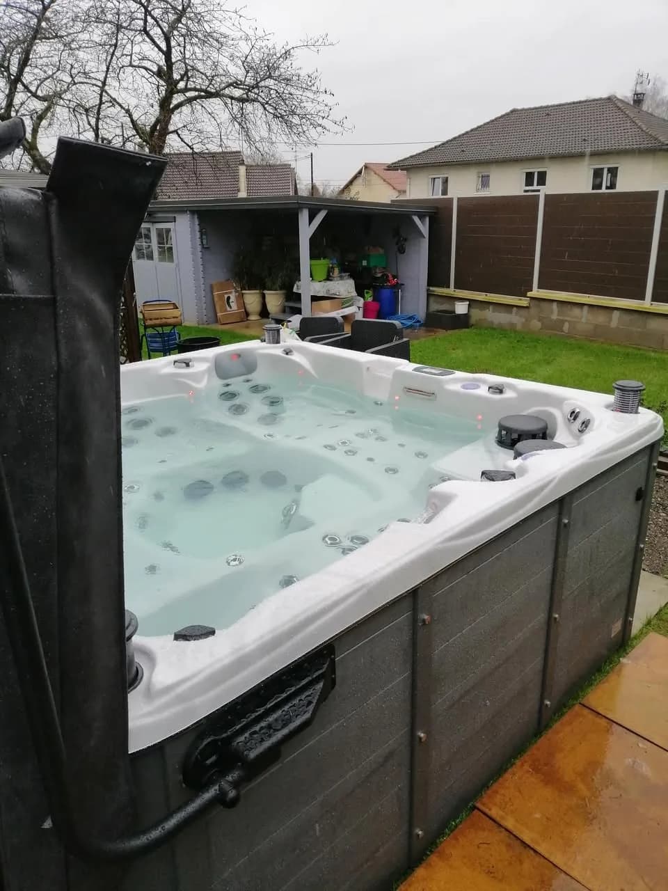 Installation d'un spa Vancouver Full option à Piennes, autre vue du chantier