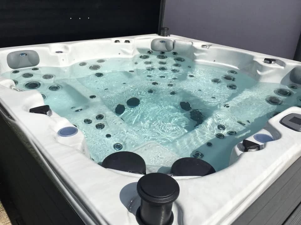 Installation d'un spa Vancouver Full option à Pulversheim, autre vue du chantier