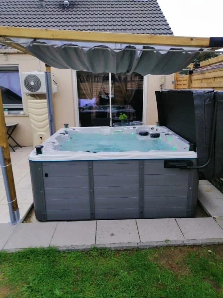 Installation d'un spa Vancouver Full option à Rosbruck, autre vue du chantier