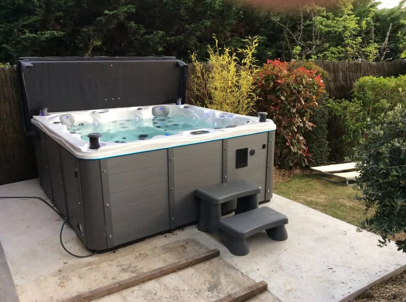 Installation d'un spa Vancouver Full option à Saint-Cyr-sur-Loire, autre vue du chantier