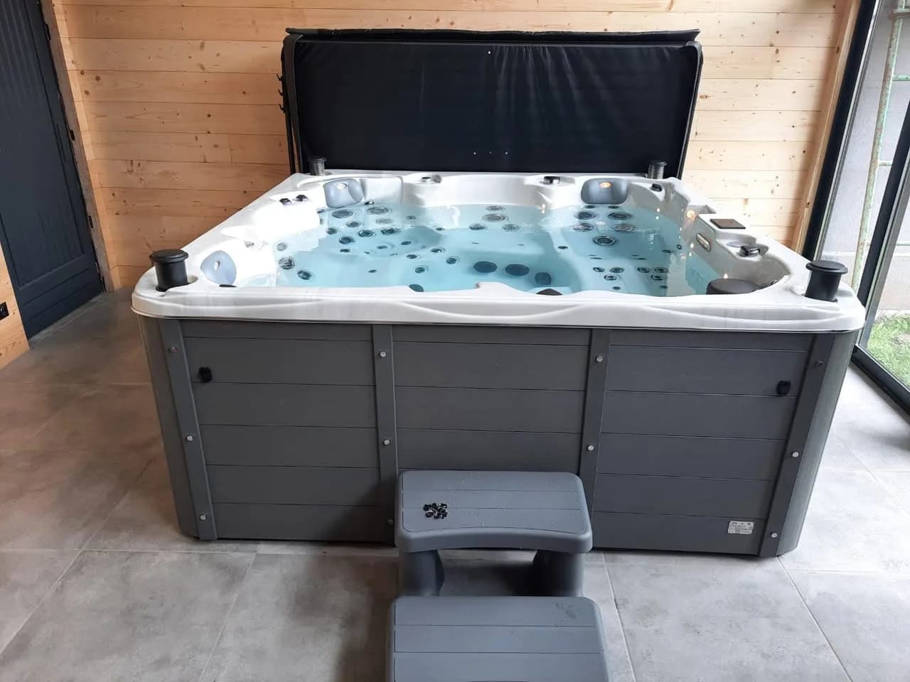 Installation d'un spa Vancouver Full option à Saint-Nabord, autre vue du chantier