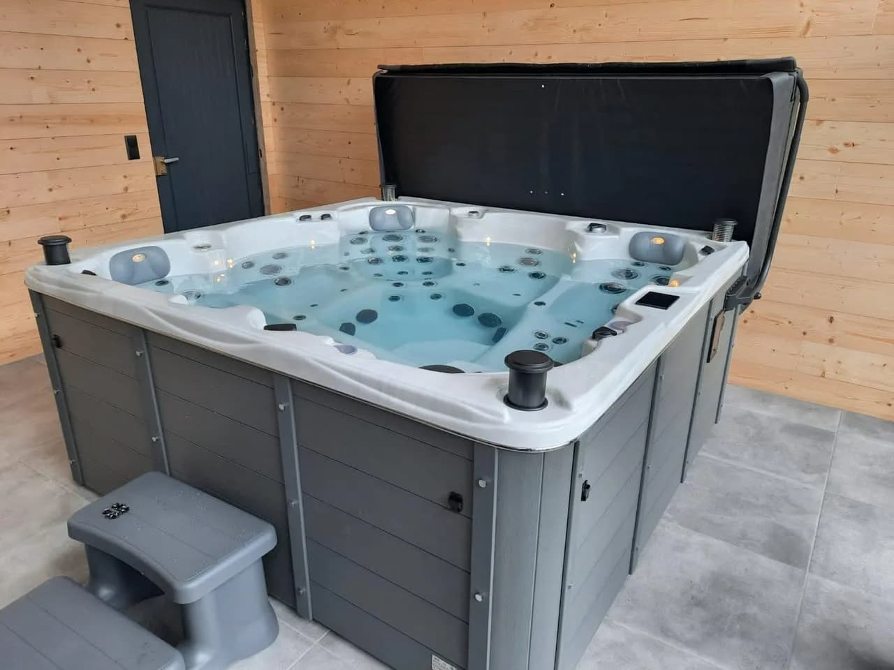 Installation d'un spa Vancouver Full option à Saint-Nabord, autre vue du chantier