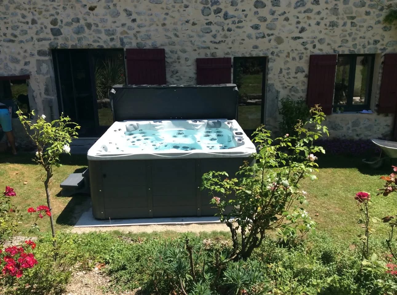 Installation d'un spa Vancouver Full option à Saint-Paul-de-Varces, autre vue du chantier