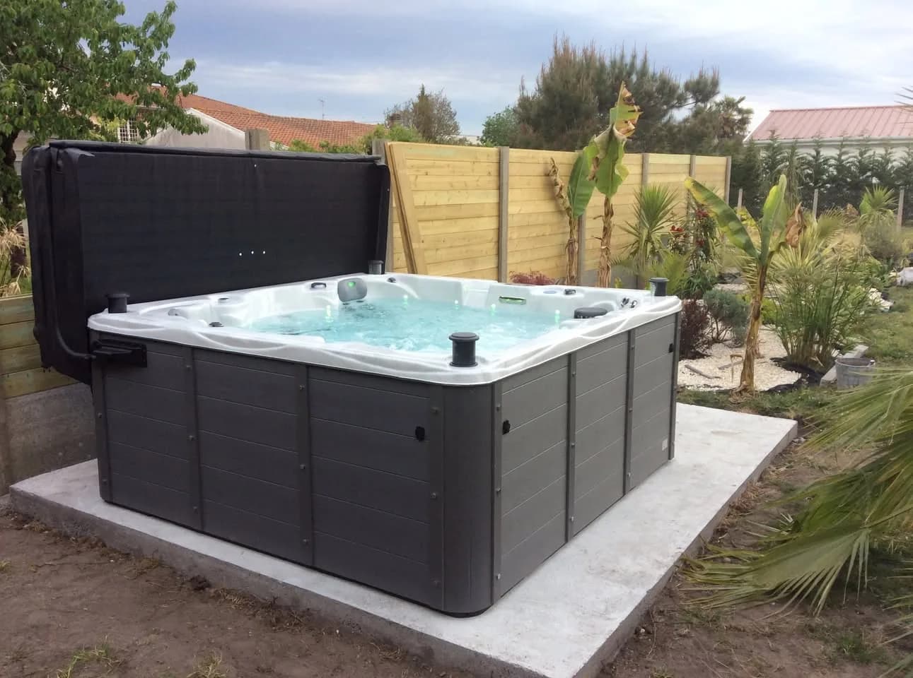 Installation d'un spa Vancouver Full option à Saint-Vincent-de-Tyrosse, autre vue du chantier