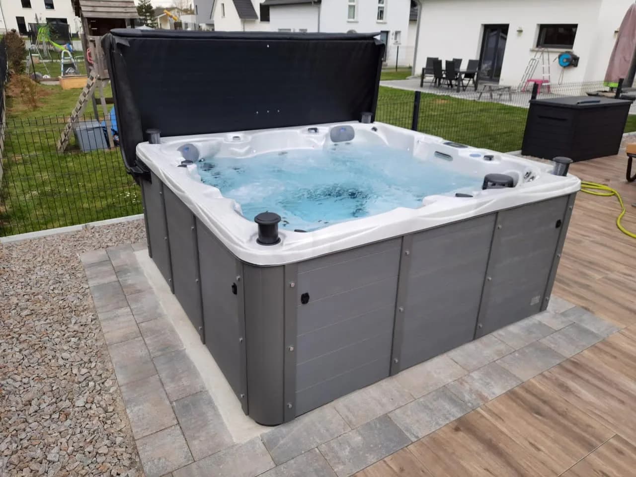 Installation d'un spa Vancouver Full option à Steinbrunn-le-Haut, autre vue du chantier