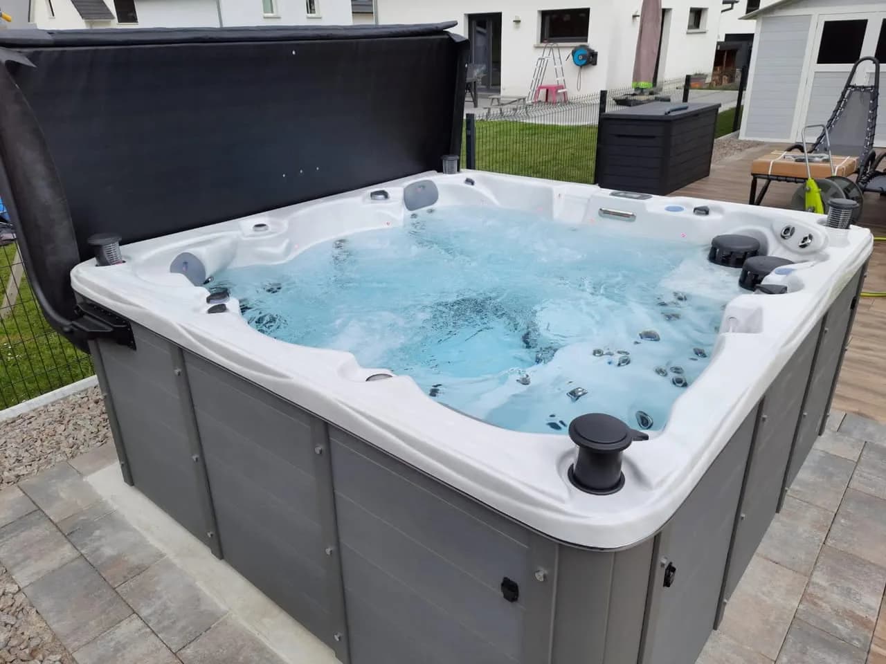 Installation d'un spa Vancouver Full option à Steinbrunn-le-Haut, autre vue du chantier