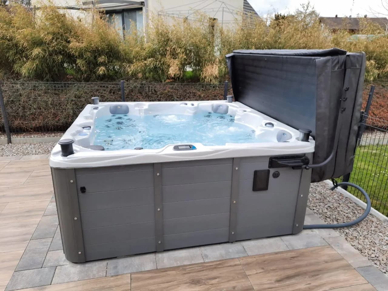 Installation d'un spa Vancouver Full option à Steinbrunn-le-Haut, autre vue du chantier