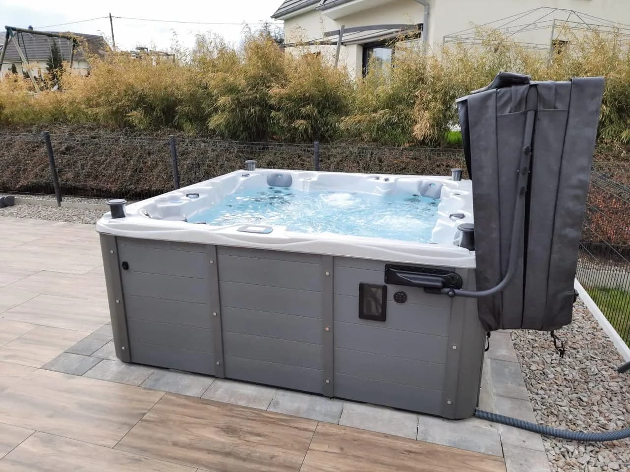 Installation d'un spa Vancouver Full option à Steinbrunn-le-Haut, autre vue du chantier