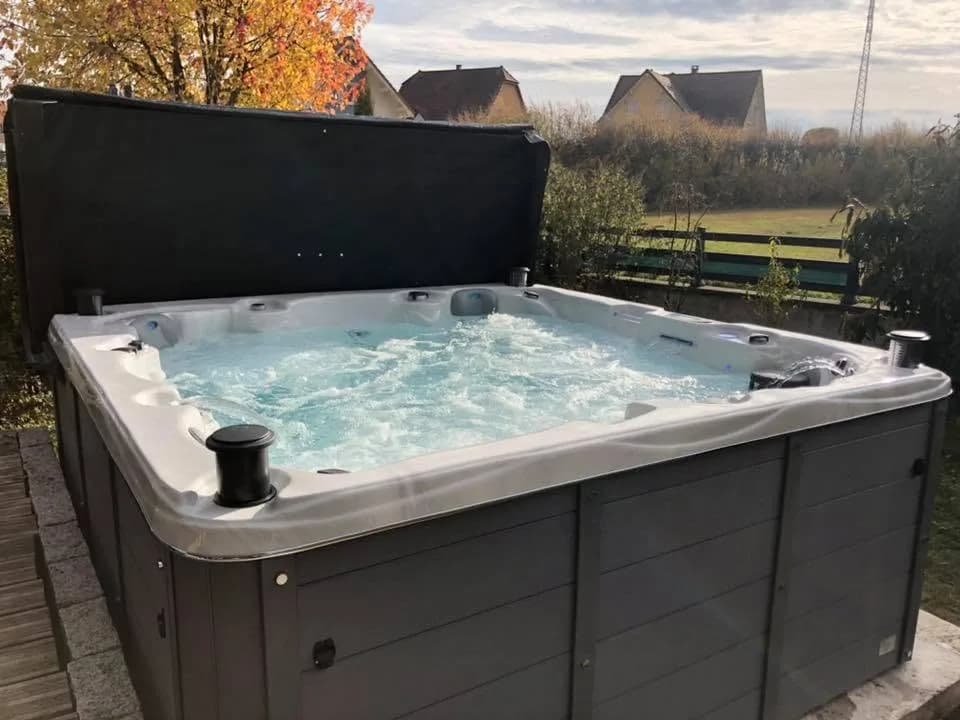 Installation d'un spa Vancouver Full option à Still, autre vue du chantier