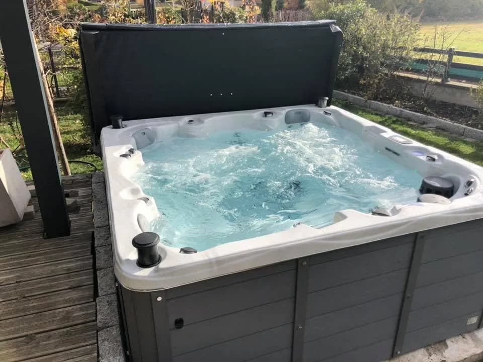 Installation d'un spa Vancouver Full option à Still, autre vue du chantier