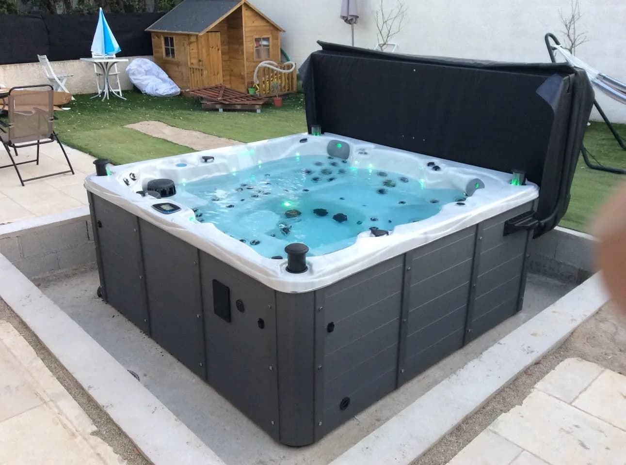 Installation d'un spa Vancouver Full option à Sussargues, autre vue du chantier