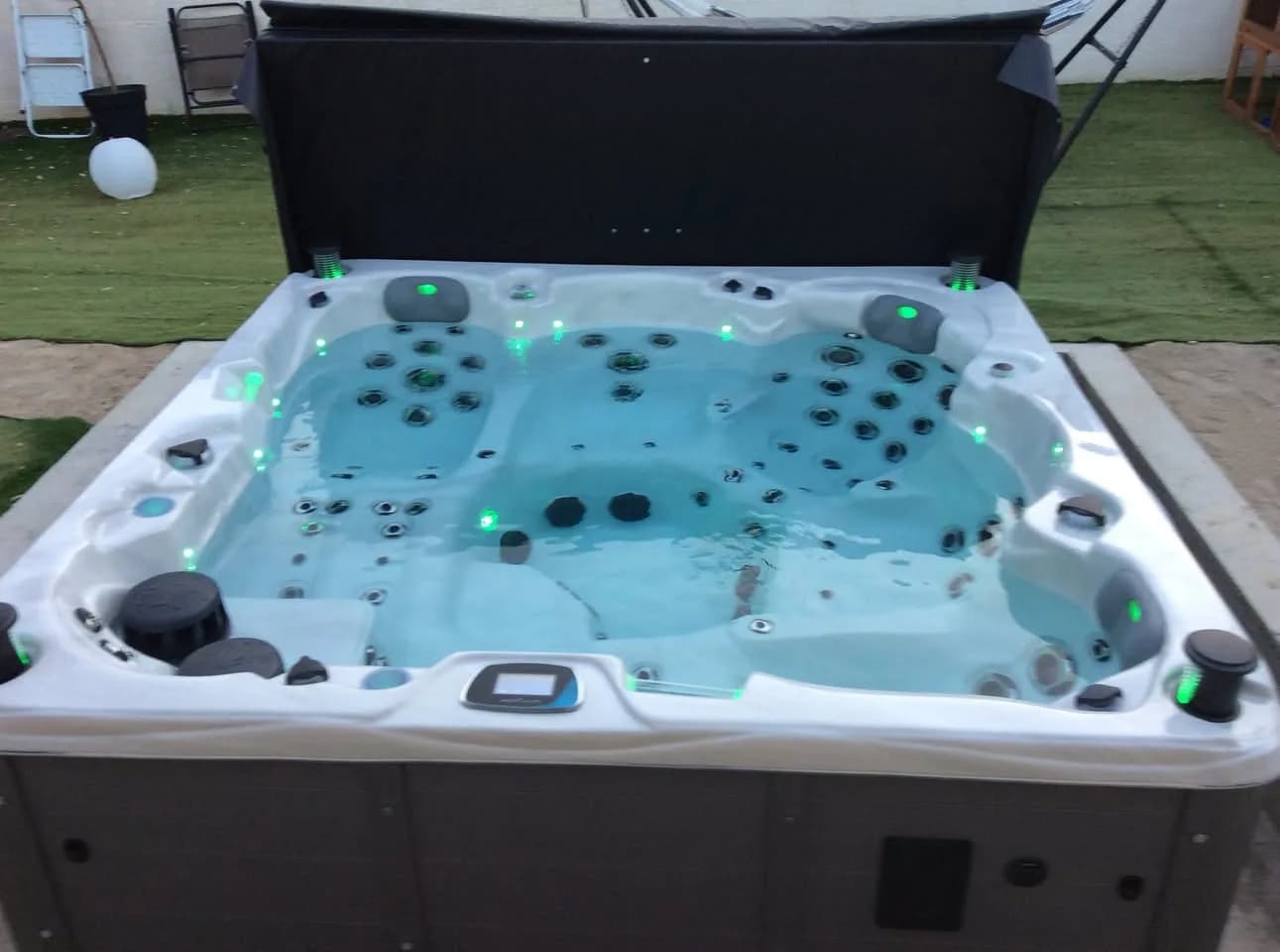 Installation d'un spa Vancouver Full option à Sussargues, autre vue du chantier