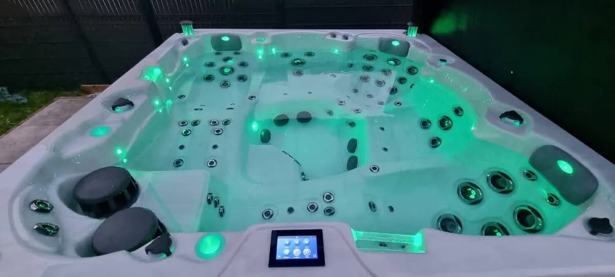 Installation d'un spa Vancouver Full option à Trémery, autre vue du chantier