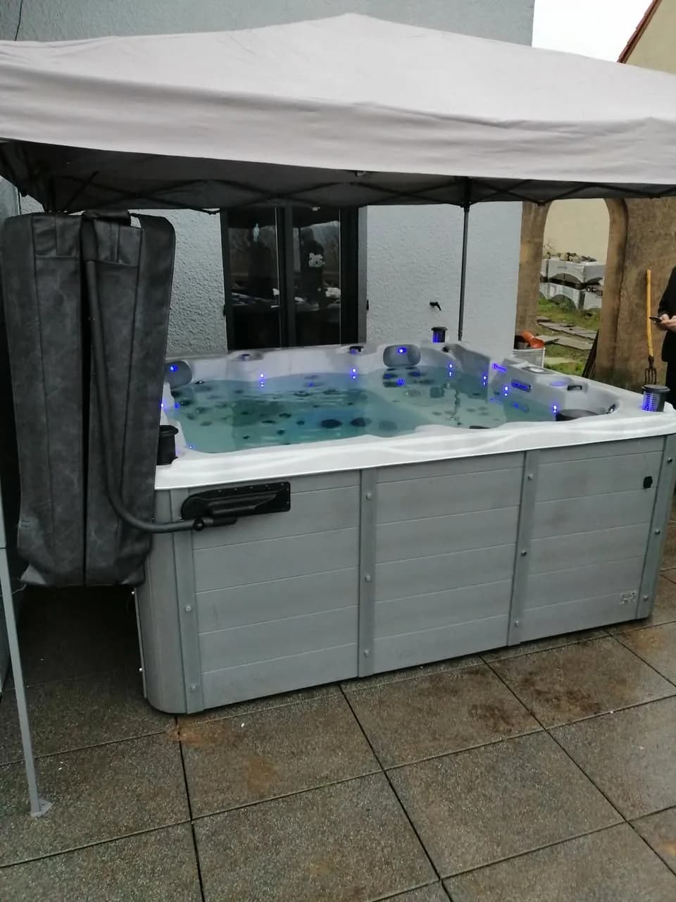 Installation d'un spa Vancouver Full option à Velle-sur-Moselle, autre vue du chantier