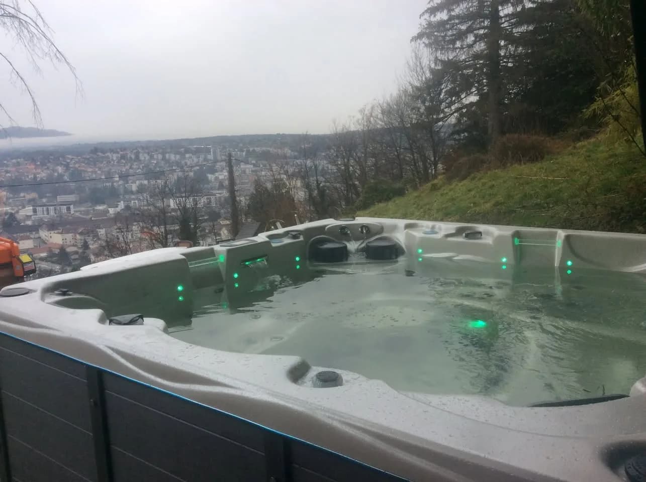 Installation d'un spa Vancouver Full option à Voiron, autre vue du chantier