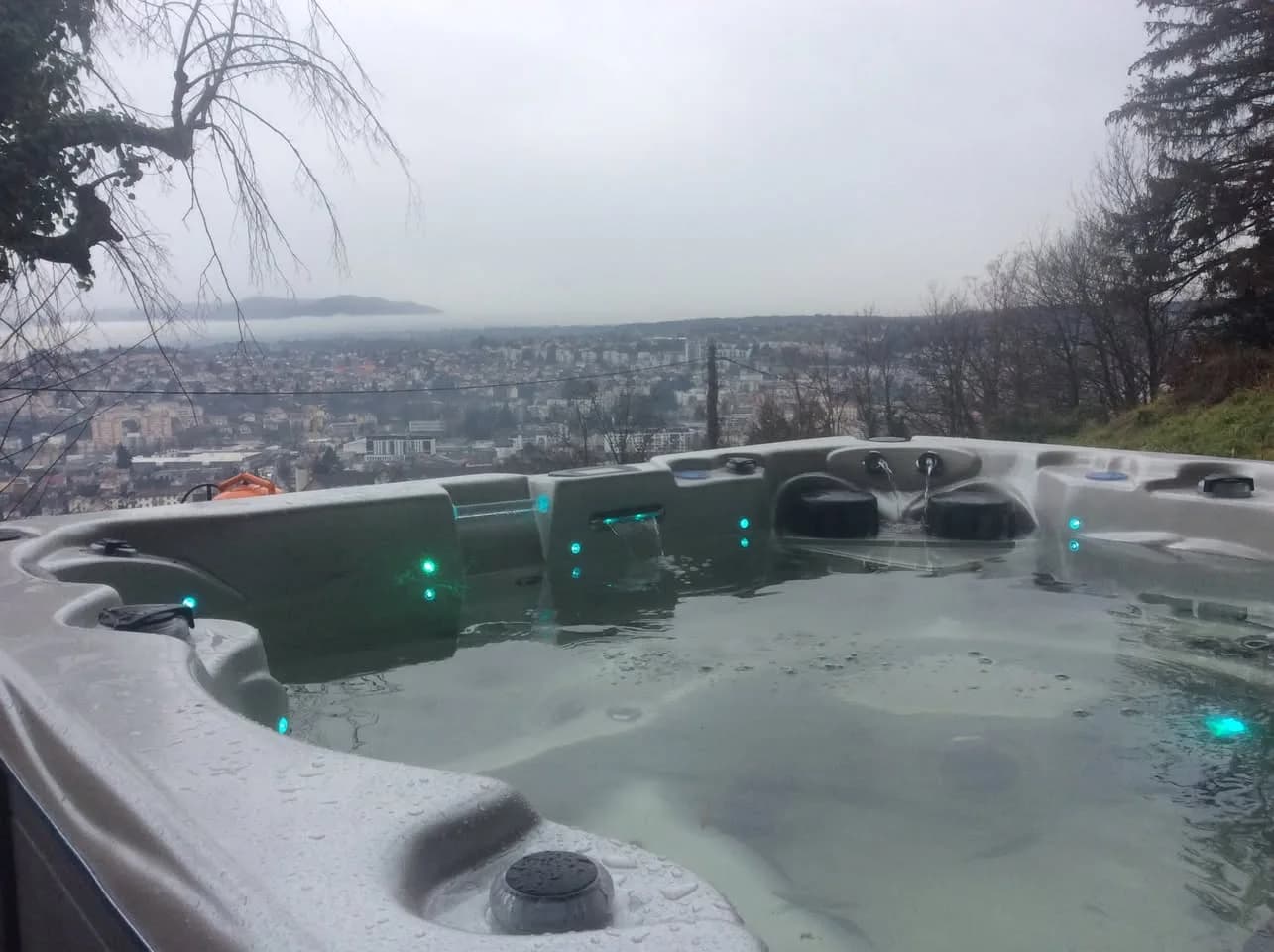 Installation d'un spa Vancouver Full option à Voiron, autre vue du chantier
